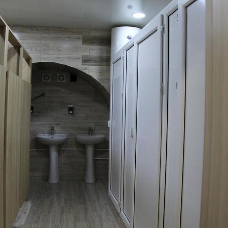 Blossom Hostel Updated ! Обновлено !!! City Center! Perfect Order!!! Snow-White Bed Linen!!! Идеальный Порядок!!! Белоснежное Постельное Белье!!! Центр Города !!! Tbiliszi Kültér fotó