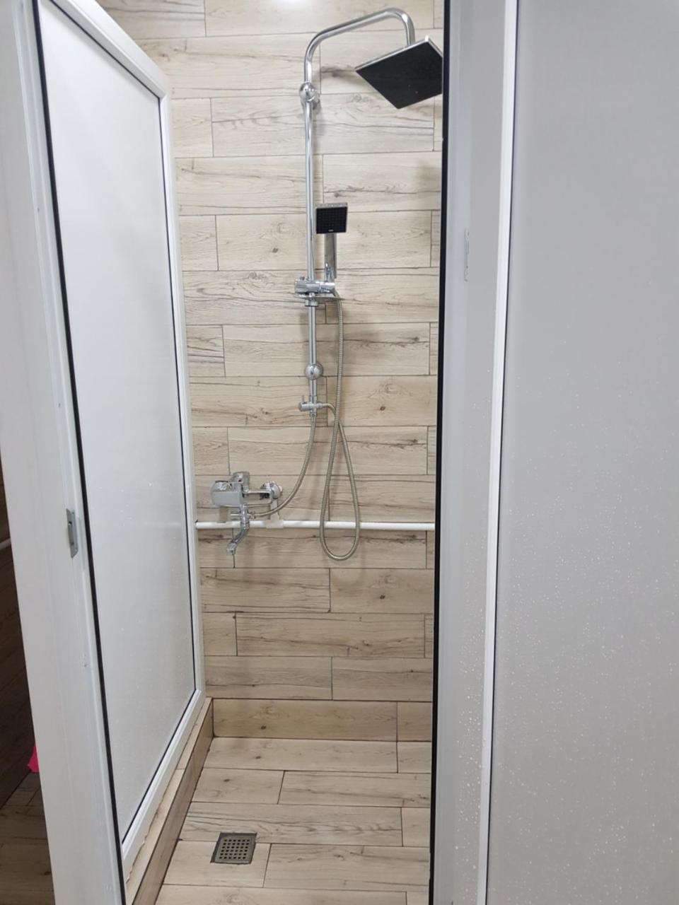 Blossom Hostel Updated ! Обновлено !!! City Center! Perfect Order!!! Snow-White Bed Linen!!! Идеальный Порядок!!! Белоснежное Постельное Белье!!! Центр Города !!! Tbiliszi Kültér fotó