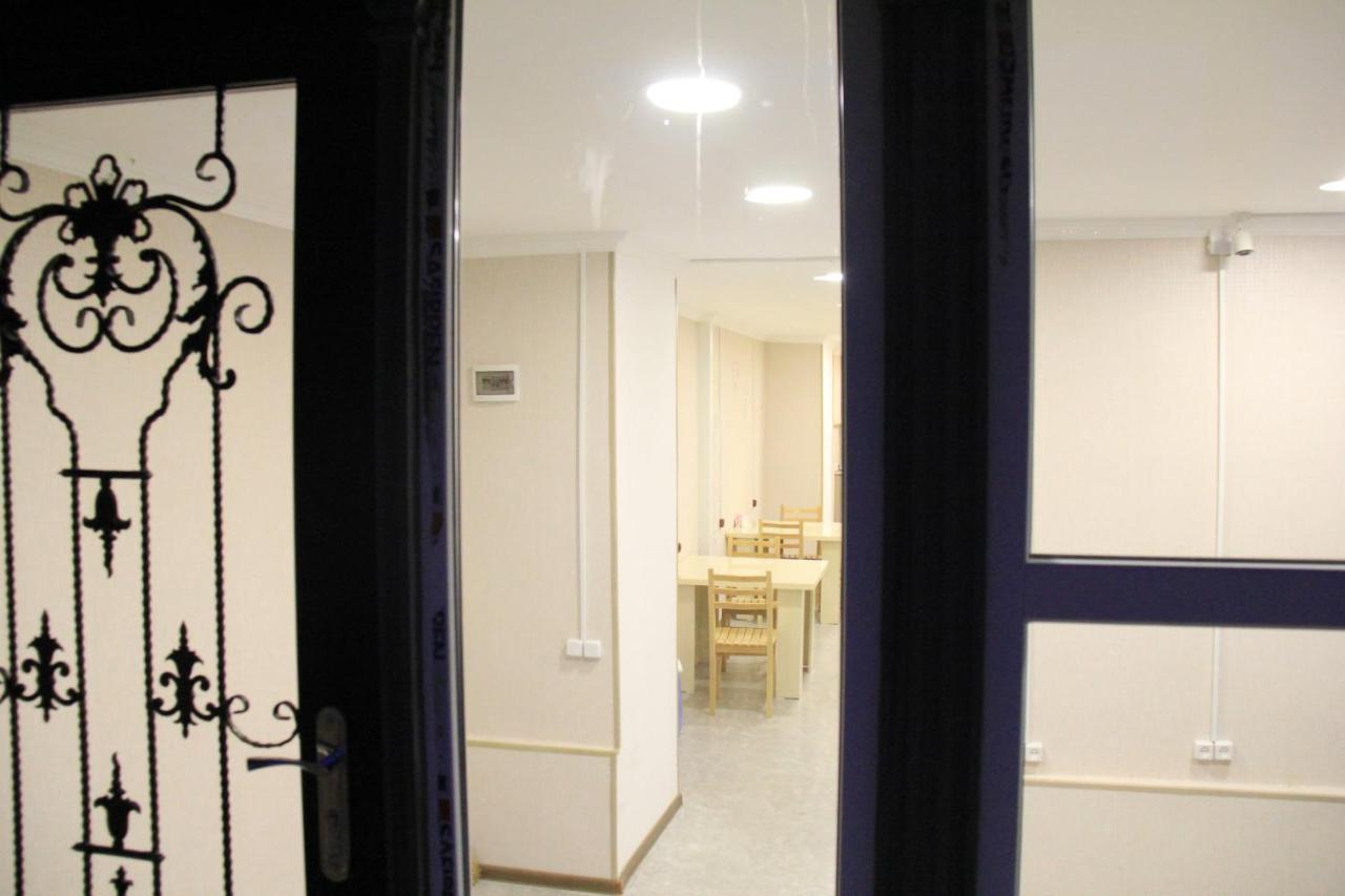 Blossom Hostel Updated ! Обновлено !!! City Center! Perfect Order!!! Snow-White Bed Linen!!! Идеальный Порядок!!! Белоснежное Постельное Белье!!! Центр Города !!! Tbiliszi Kültér fotó