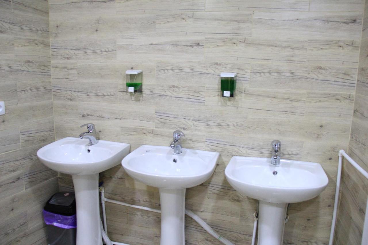 Blossom Hostel Updated ! Обновлено !!! City Center! Perfect Order!!! Snow-White Bed Linen!!! Идеальный Порядок!!! Белоснежное Постельное Белье!!! Центр Города !!! Tbiliszi Kültér fotó