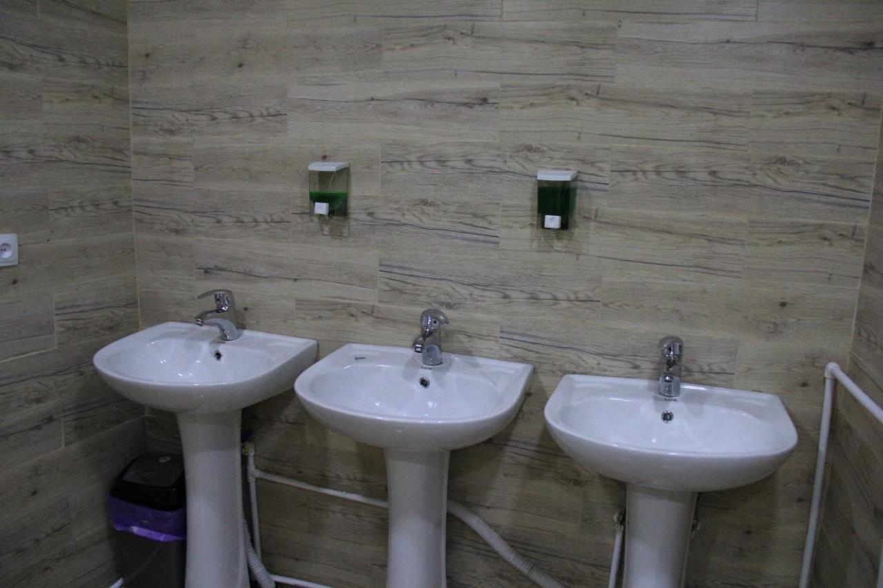 Blossom Hostel Updated ! Обновлено !!! City Center! Perfect Order!!! Snow-White Bed Linen!!! Идеальный Порядок!!! Белоснежное Постельное Белье!!! Центр Города !!! Tbiliszi Kültér fotó