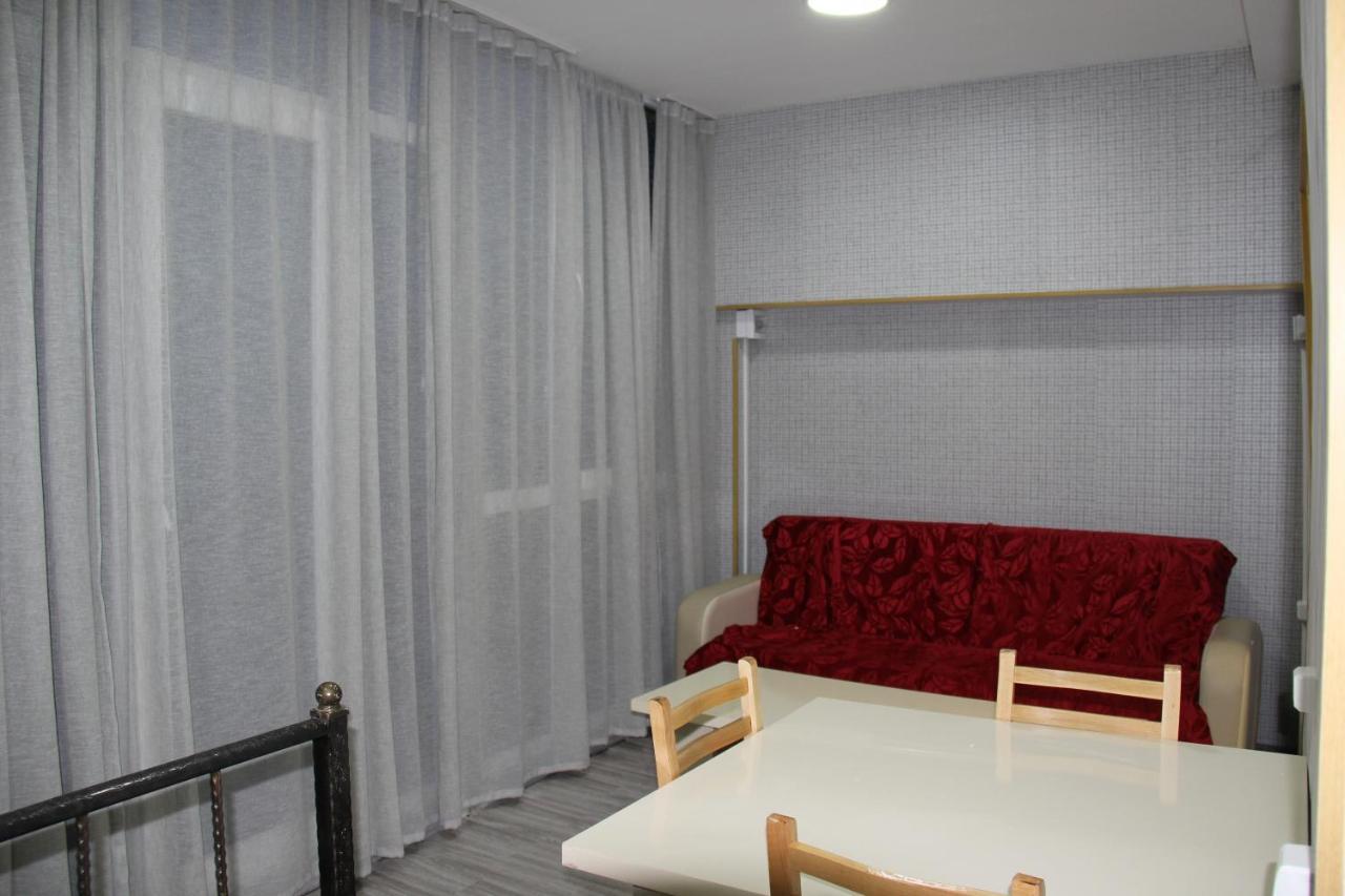 Blossom Hostel Updated ! Обновлено !!! City Center! Perfect Order!!! Snow-White Bed Linen!!! Идеальный Порядок!!! Белоснежное Постельное Белье!!! Центр Города !!! Tbiliszi Kültér fotó