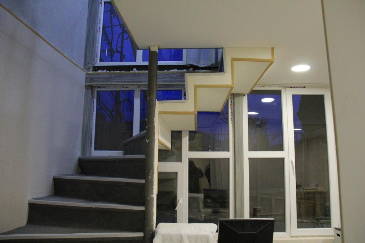 Blossom Hostel Updated ! Обновлено !!! City Center! Perfect Order!!! Snow-White Bed Linen!!! Идеальный Порядок!!! Белоснежное Постельное Белье!!! Центр Города !!! Tbiliszi Kültér fotó