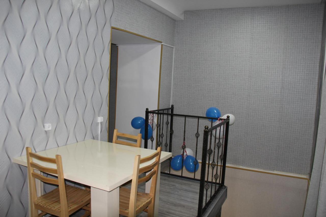 Blossom Hostel Updated ! Обновлено !!! City Center! Perfect Order!!! Snow-White Bed Linen!!! Идеальный Порядок!!! Белоснежное Постельное Белье!!! Центр Города !!! Tbiliszi Kültér fotó