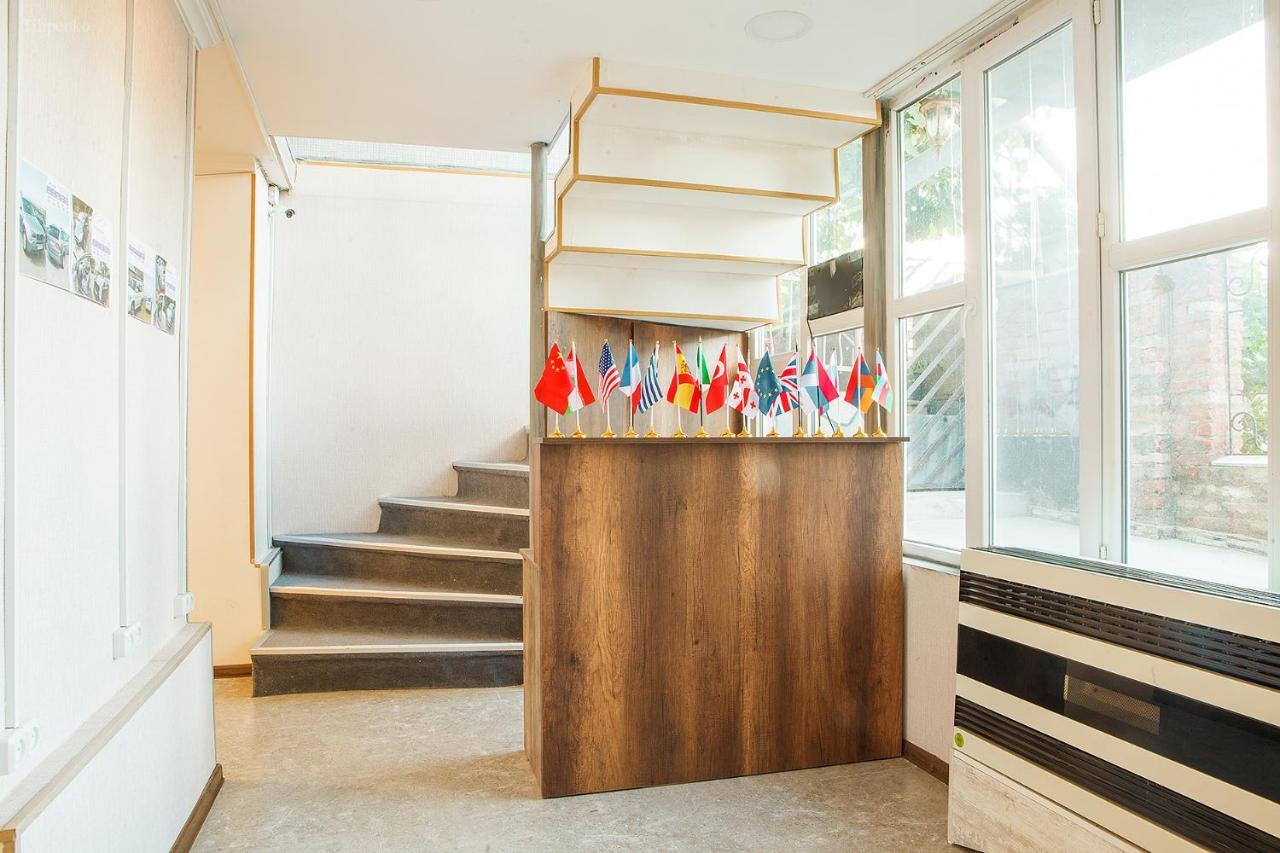 Blossom Hostel Updated ! Обновлено !!! City Center! Perfect Order!!! Snow-White Bed Linen!!! Идеальный Порядок!!! Белоснежное Постельное Белье!!! Центр Города !!! Tbiliszi Kültér fotó