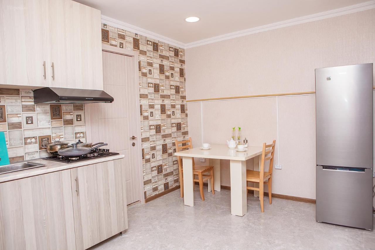 Blossom Hostel Updated ! Обновлено !!! City Center! Perfect Order!!! Snow-White Bed Linen!!! Идеальный Порядок!!! Белоснежное Постельное Белье!!! Центр Города !!! Tbiliszi Kültér fotó