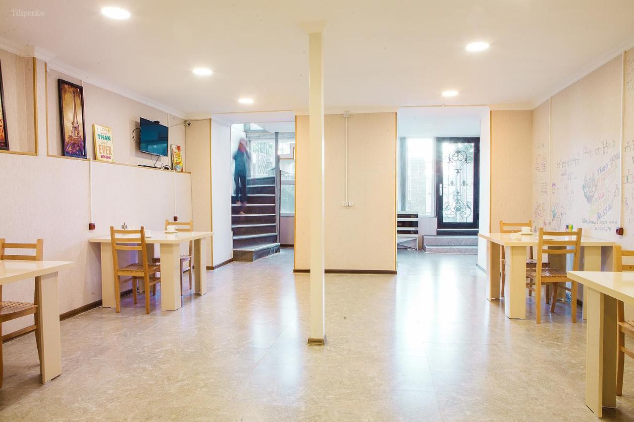 Blossom Hostel Updated ! Обновлено !!! City Center! Perfect Order!!! Snow-White Bed Linen!!! Идеальный Порядок!!! Белоснежное Постельное Белье!!! Центр Города !!! Tbiliszi Kültér fotó