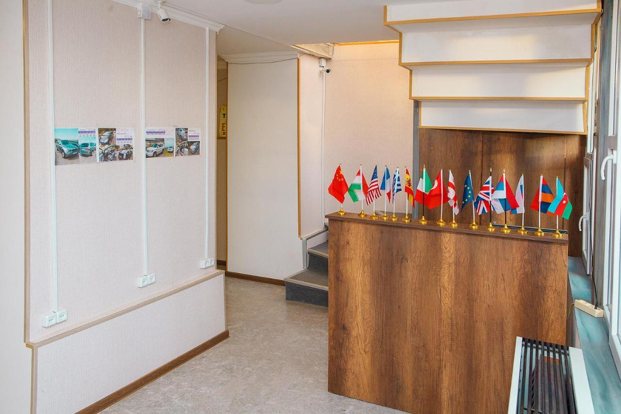 Blossom Hostel Updated ! Обновлено !!! City Center! Perfect Order!!! Snow-White Bed Linen!!! Идеальный Порядок!!! Белоснежное Постельное Белье!!! Центр Города !!! Tbiliszi Kültér fotó