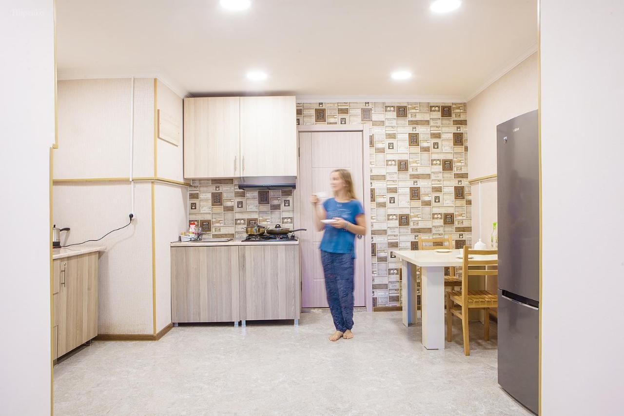 Blossom Hostel Updated ! Обновлено !!! City Center! Perfect Order!!! Snow-White Bed Linen!!! Идеальный Порядок!!! Белоснежное Постельное Белье!!! Центр Города !!! Tbiliszi Kültér fotó