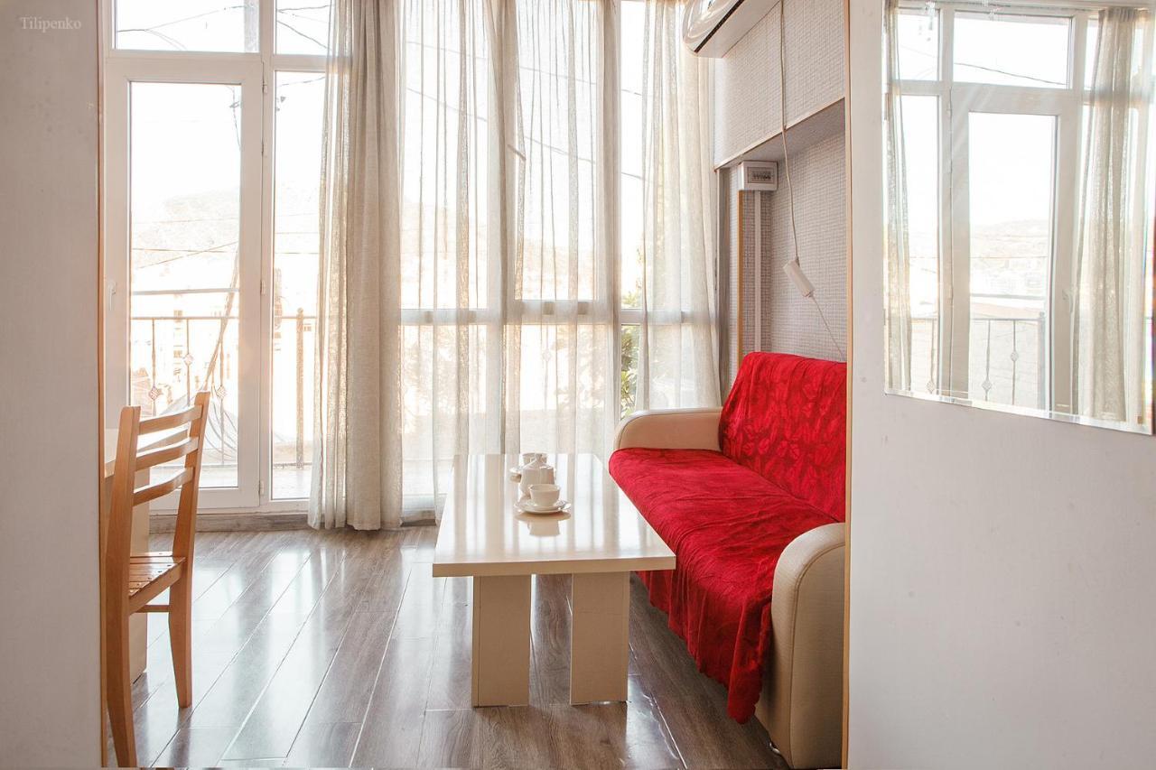 Blossom Hostel Updated ! Обновлено !!! City Center! Perfect Order!!! Snow-White Bed Linen!!! Идеальный Порядок!!! Белоснежное Постельное Белье!!! Центр Города !!! Tbiliszi Kültér fotó